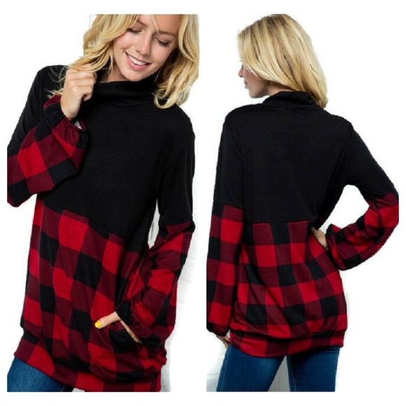 Boutique Sweaters - Buffalo Plaid Turtleneck Long Sleeve Top w Pockets